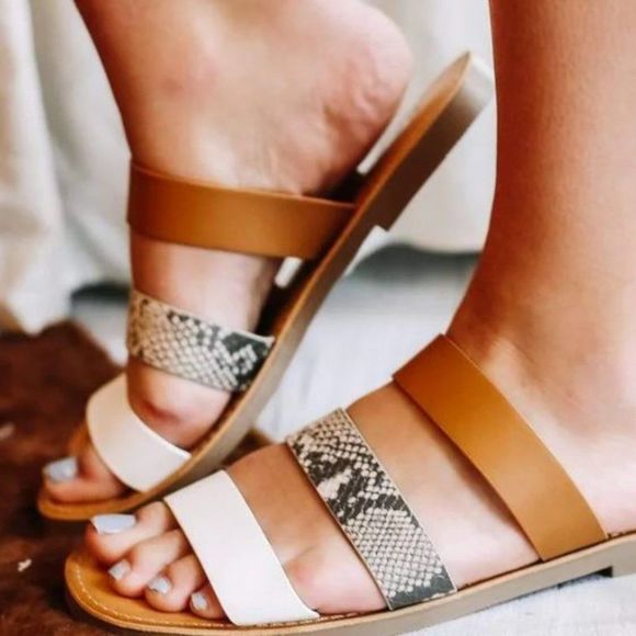NEW Women’s 3-Strap Sandal by Soda, Neutral Colors Snakeskin size 7.5 - Picture 2 of 6